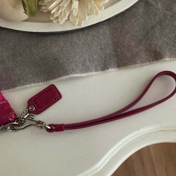 Coach Hot Pink Wristlet Signature Jacquard Wristlet Clutch - Picture 6 of 10